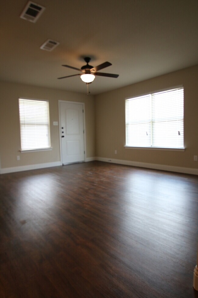 Building Photo - 8032-8034 Arbor