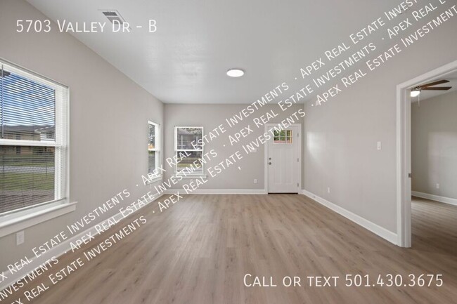 Building Photo - 5703 Valley Dr