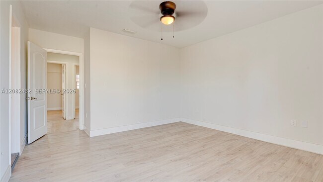 Building Photo - 710 SW 114th Ave