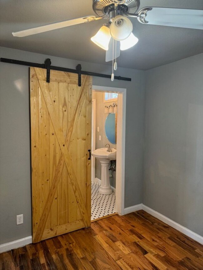 Building Photo - 2 BR 1 BA House for RENT