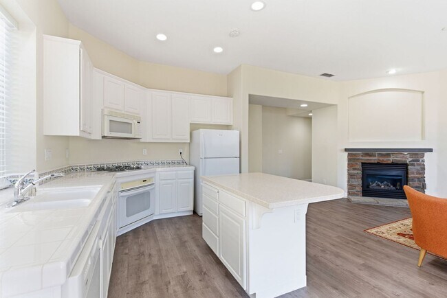 Building Photo - BEAUTIFULLY MAINTAINED SINGLE STORY HOME IN GREAT BRENTWOOD LOCATION!