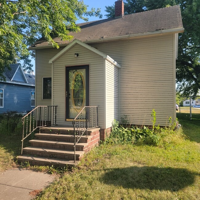 Building Photo - 205 Grape St