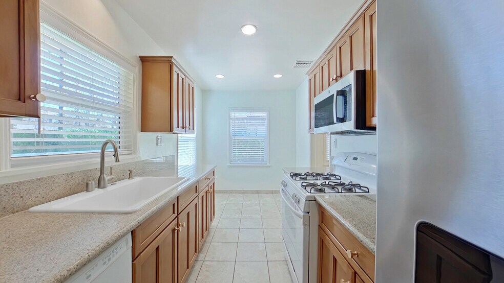 Building Photo - 3250 Las Lunas St