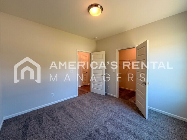 Building Photo - Modern Single Level Living at Havenridge!