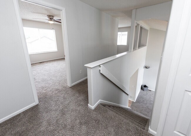 Building Photo - Newly Updated 4 Bed Home Centrally Located