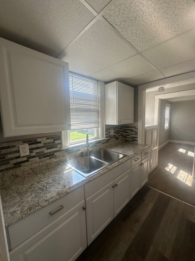 Building Photo - 2317 Broad St