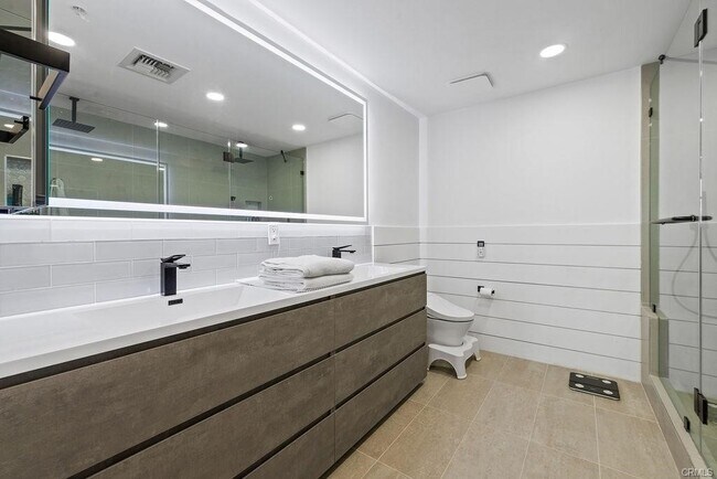Building Photo - 3141 Michelson Dr
