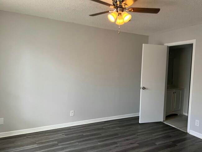 Building Photo - 7149 Golf Colony Ct