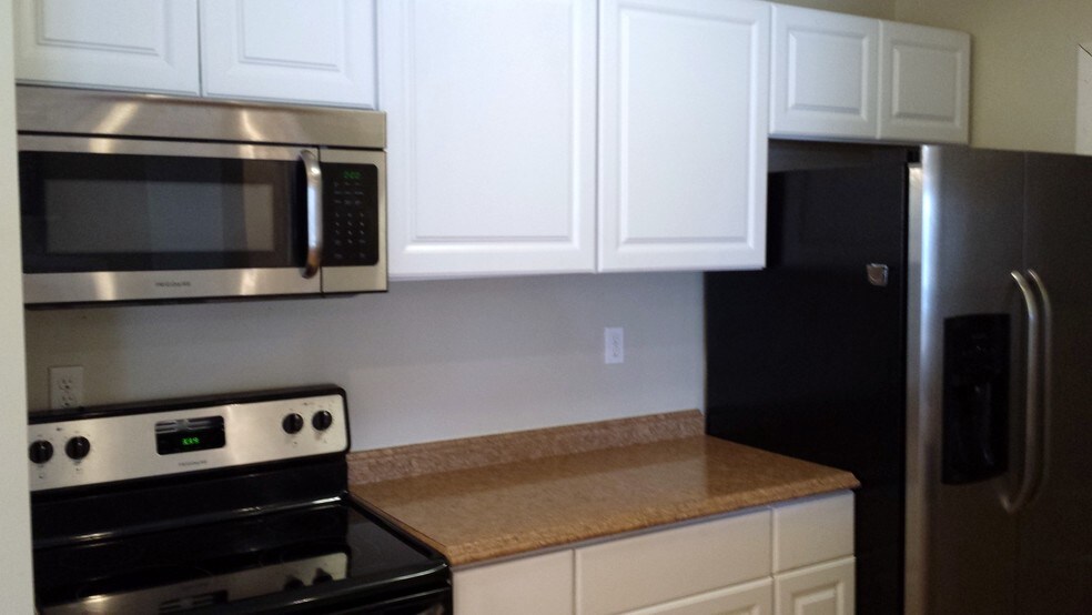 Building Photo - 1411 Lake Pointe Way