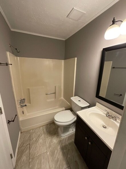 Building Photo - 1439 Springleaf Cir SE