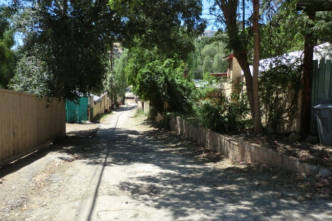 Building Photo - 9401 Notre Dame Ave