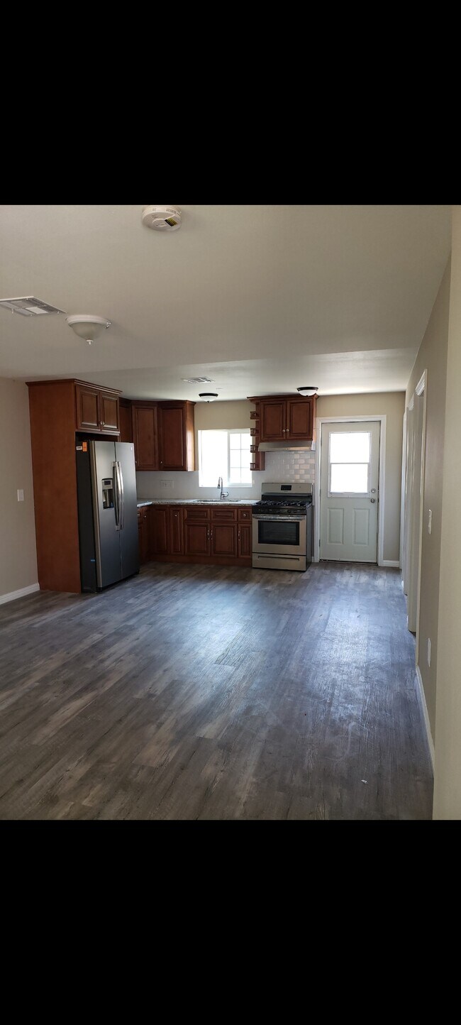 Building Photo - 2220 Norwalk Ave