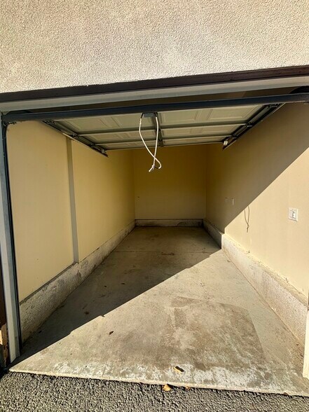 Building Photo - 333 E 69th St