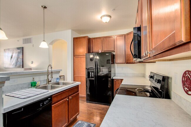 Building Photo - Stylish & Convenient Furnished Condo for Rent