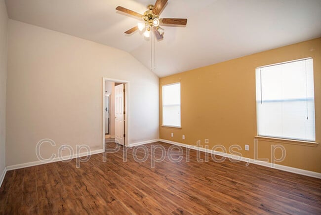 Building Photo - 8422 Whitebrush