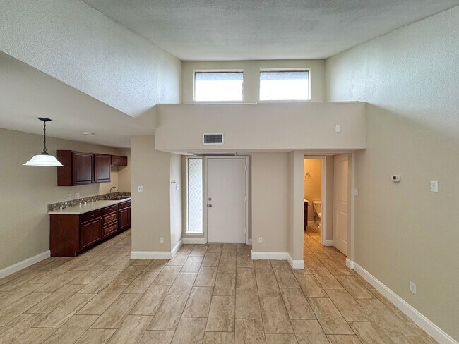 Building Photo - 3843