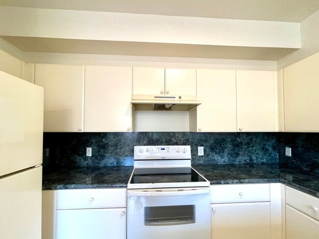 Building Photo - 1119 Shoma Dr
