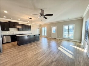 Building Photo - 921 NE Hts Ln