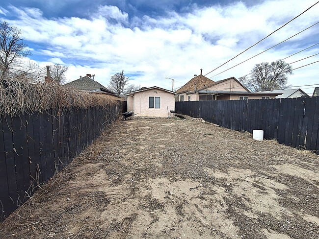 Building Photo - ALL PROSPECTIVE TENANTS MUST SUBMIT A $58 NON-REFUNDABLE APPLICATION FEE PER APPLICANT ONLINE AND...