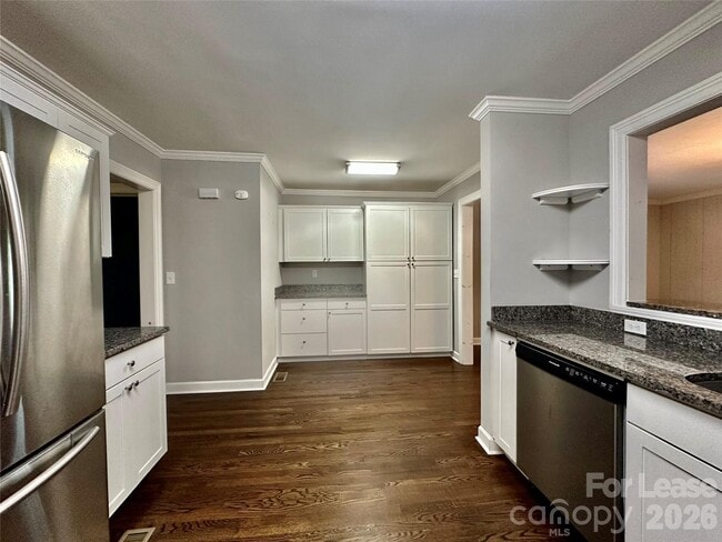 Building Photo - 710 Neil St