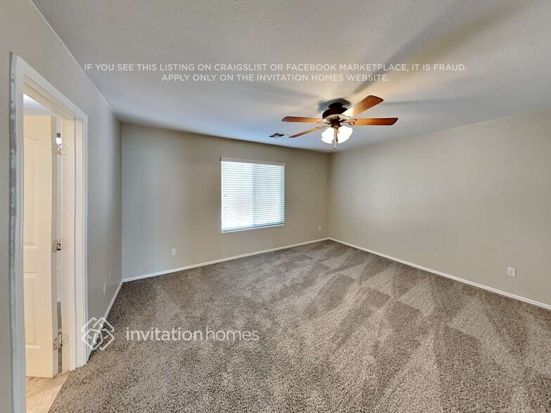 Building Photo - 2420 E Meadow Mist Ln