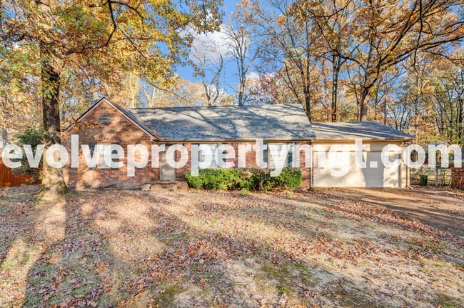 Building Photo - PRIME LOCATION WITH SPACIOUS LIVING!