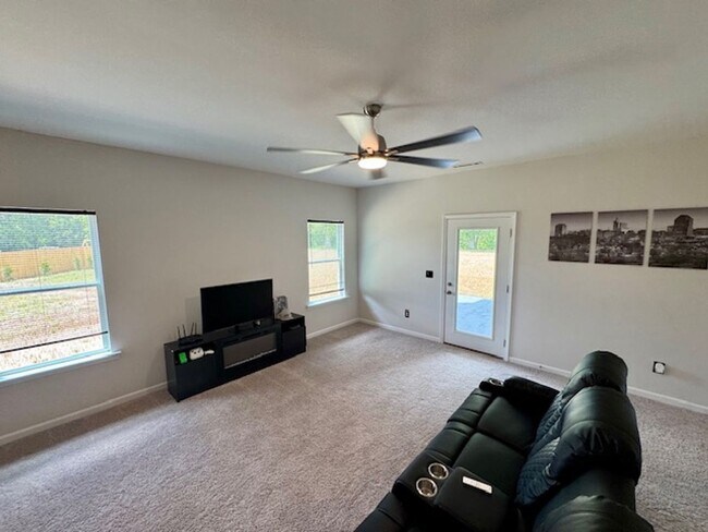 Building Photo - UP TO $500 OFF ONE MONTH!