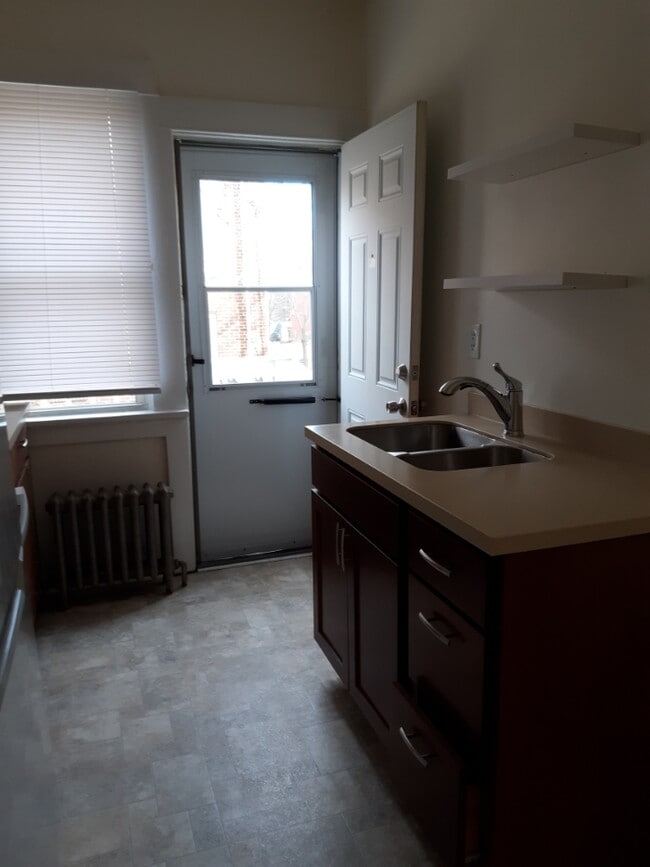 Kitchen - 1042 Erin St
