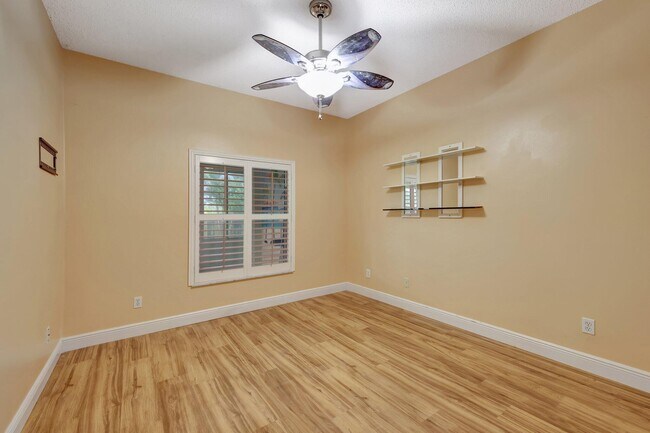 Building Photo - 2426 SE Betty Rd