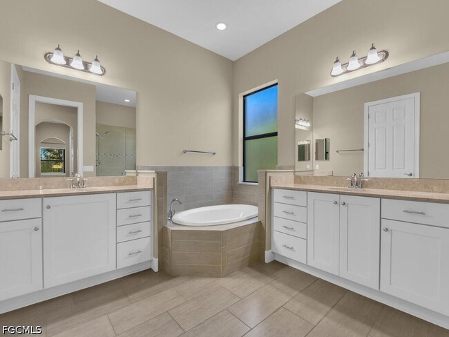 Building Photo - 10093 Avalon Lake Cir