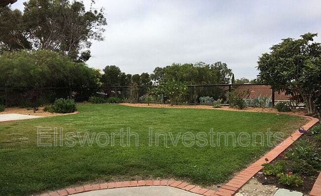 Building Photo - 10986 Elderwood Rd