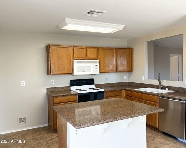 Building Photo - 10422 E Bramble Ave