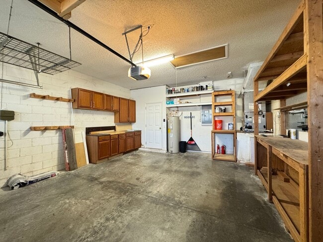 Building Photo - Spacious 4-bedroom, 3-bath POOL home in Cypress Springs! Pool Service INCLUDED!