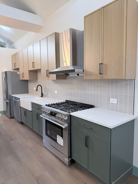 Building Photo - 1806 S Jefferson St