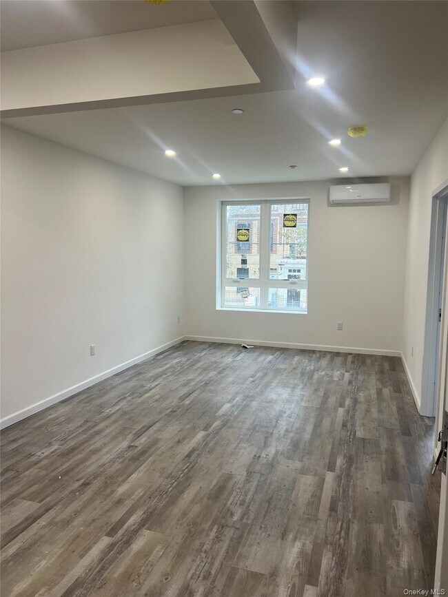 Building Photo - 518 Thatford Ave