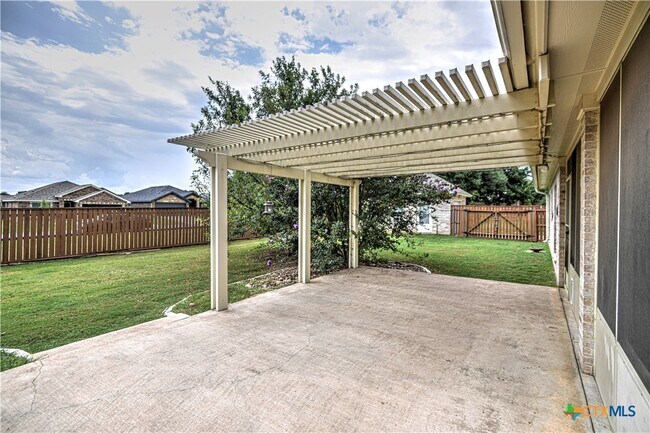 Building Photo - 4725 Stone Oak Dr