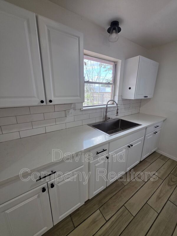 Building Photo - 4307 Harvard Ave