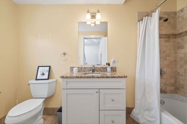 Building Photo - 170 W 3rd St