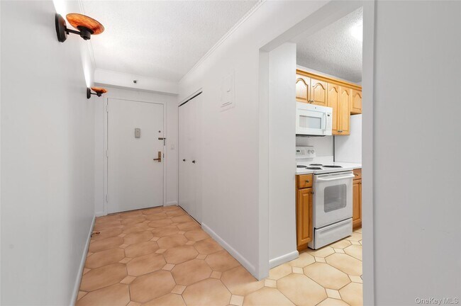 Building Photo - 25 Rockledge Ave