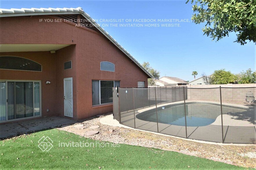 Building Photo - 10886 W Loma Ln
