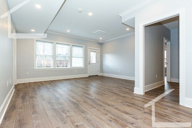 Building Photo - 150 Kenrick St