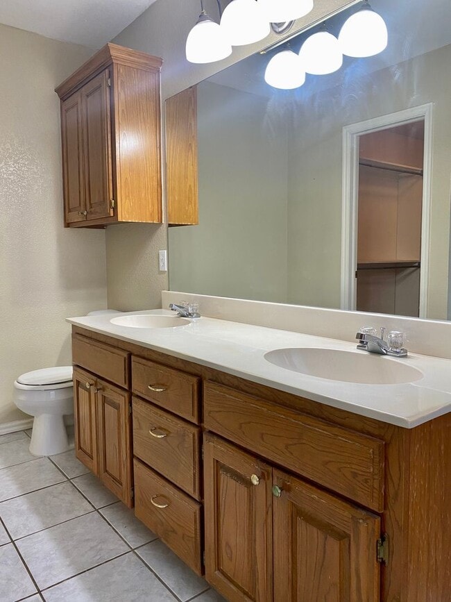 Building Photo - Wonderful 3 Bed, 2 Bath Home in Moore, OK