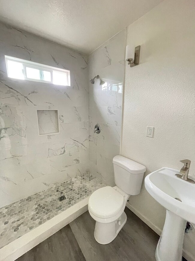 Building Photo - Upgraded Southside Two Bedroom