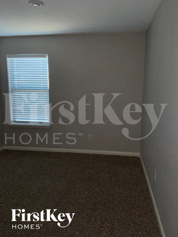 Building Photo - 179 Aster Dr