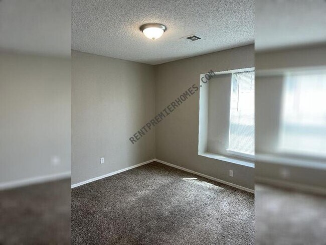 Building Photo - 8113 Cinnamon Teal Dr