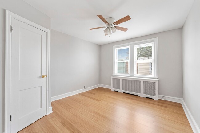 Building Photo - ???UPDATED 3 BEDROOMS AND 1BATH HOME WITH ...
