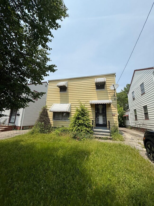 Building Photo - Coming Soon! Section 8 Accepted! Newly Ren...