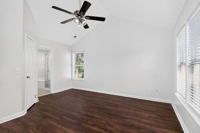 Building Photo - Spacious 4BD/2.5BA Home in Winding Creek!