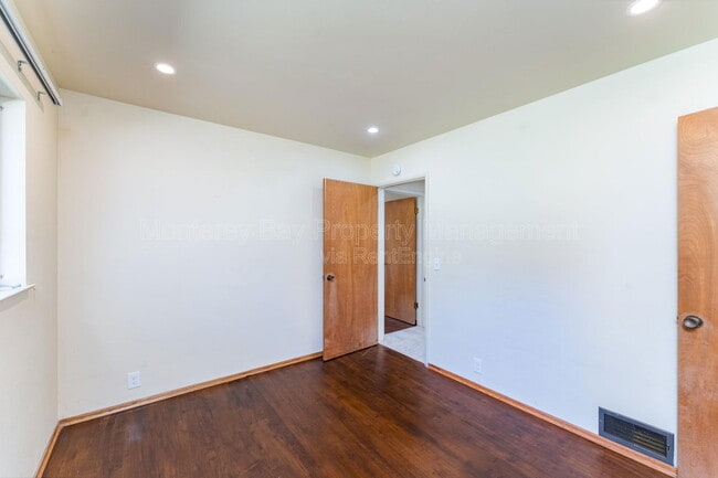 Building Photo - 1 El Caminito