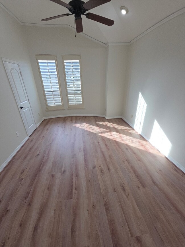 Building Photo - 3117 Fairdale Oaks E